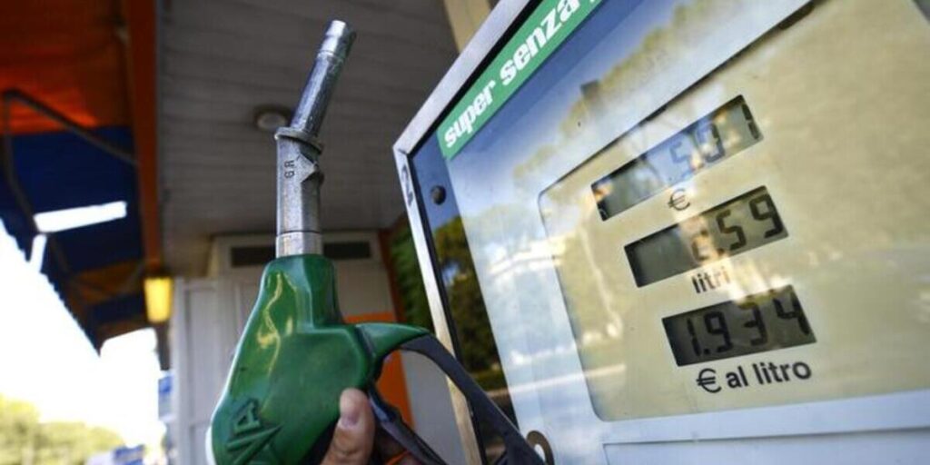 distributore di benzina parla in siciliano